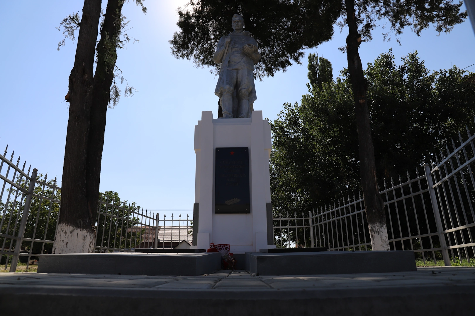 Памятник погибшим у вокзала