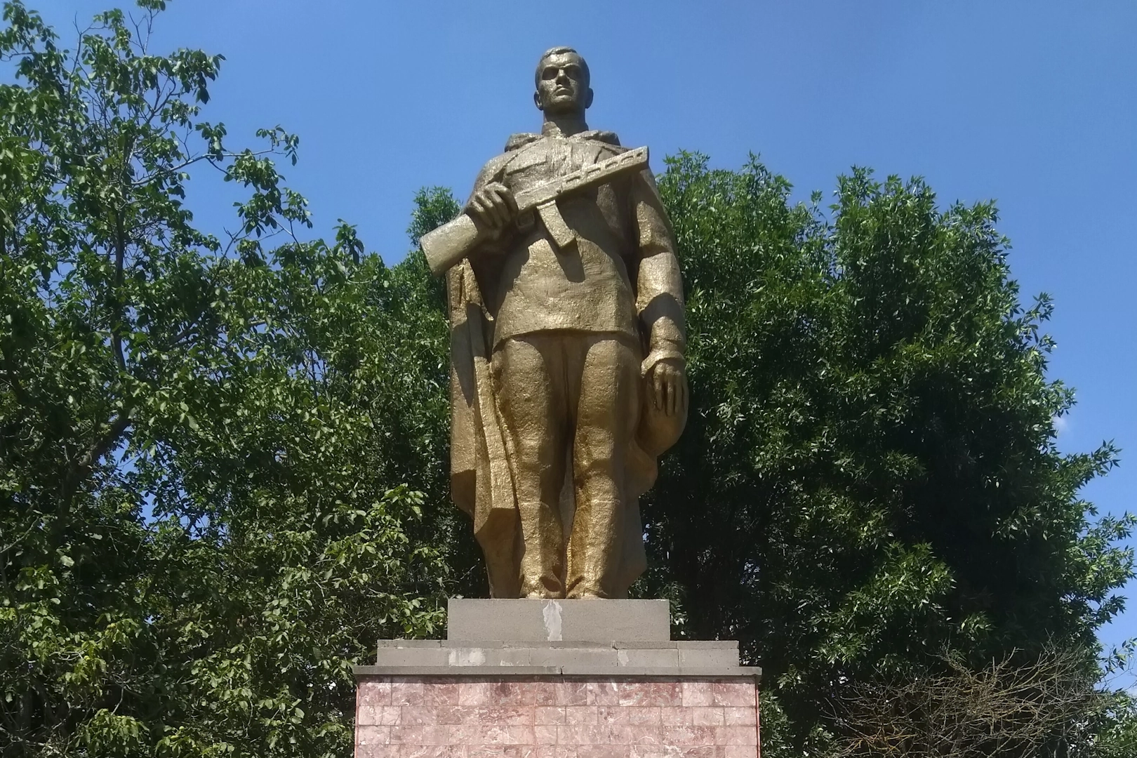 Памятник Воинам-колхозникам, павшим за Родину